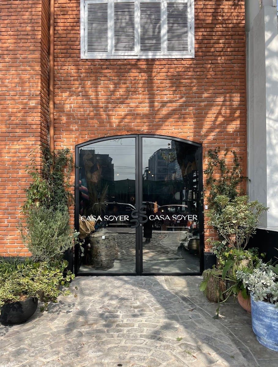 Casa Soyer - Tienda con variedad de piezas de alto diseño y decoración para el hogar finamente curado por Ana Teresa Vega Soyer.