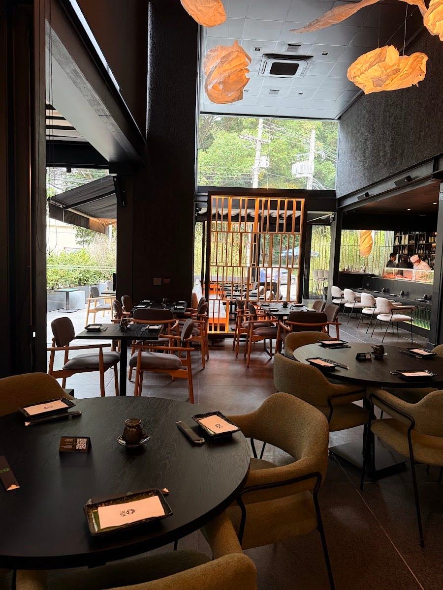 TATÁ Sushi Pinheiros - Léo Young