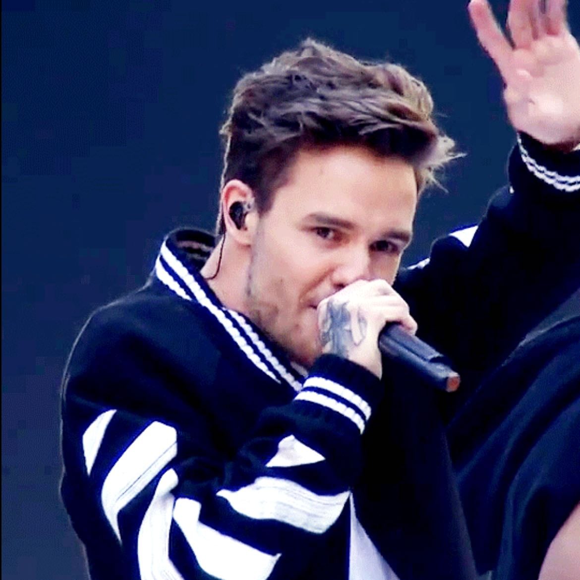STRIP THAT DOWN LIAM - his hair😍 he looks so cute
