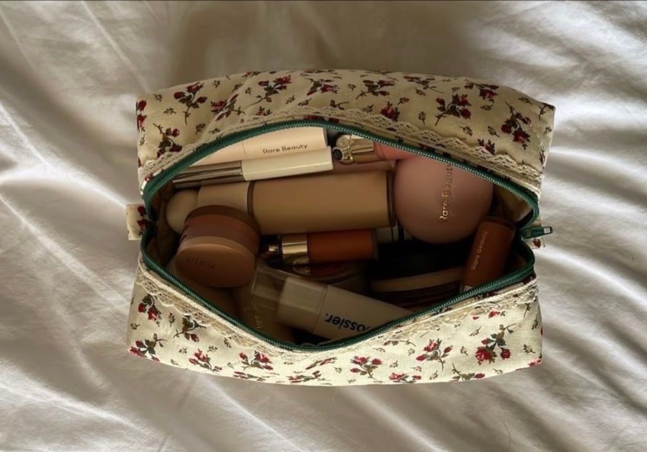 What’s in my makeup bag - Products hypelist by Dana Abigail