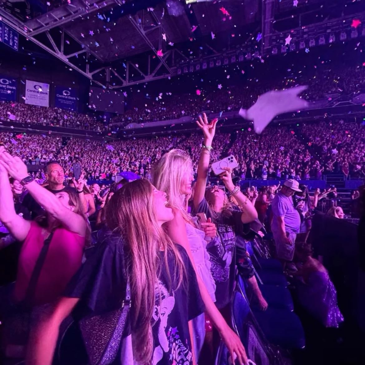 go to more concerts‼️