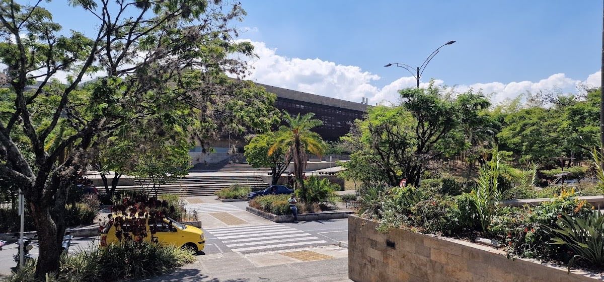 Parqueadero Parque de Los Pies Descalzos