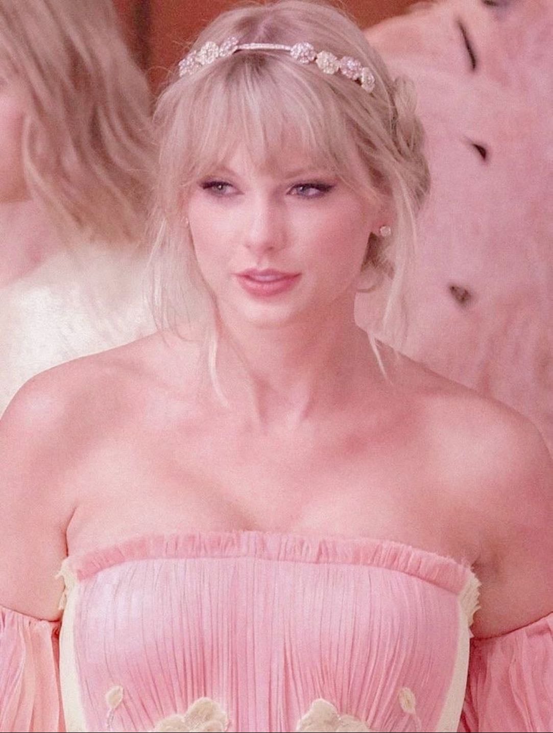 Taylor Swift - Artist