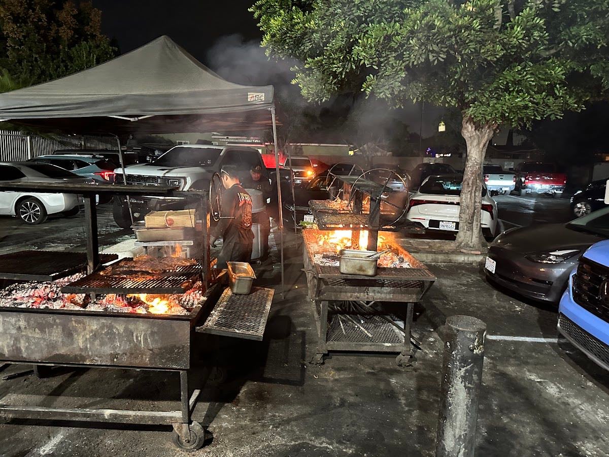 Tacos Los Cholos - The best Mexican tacos you will try