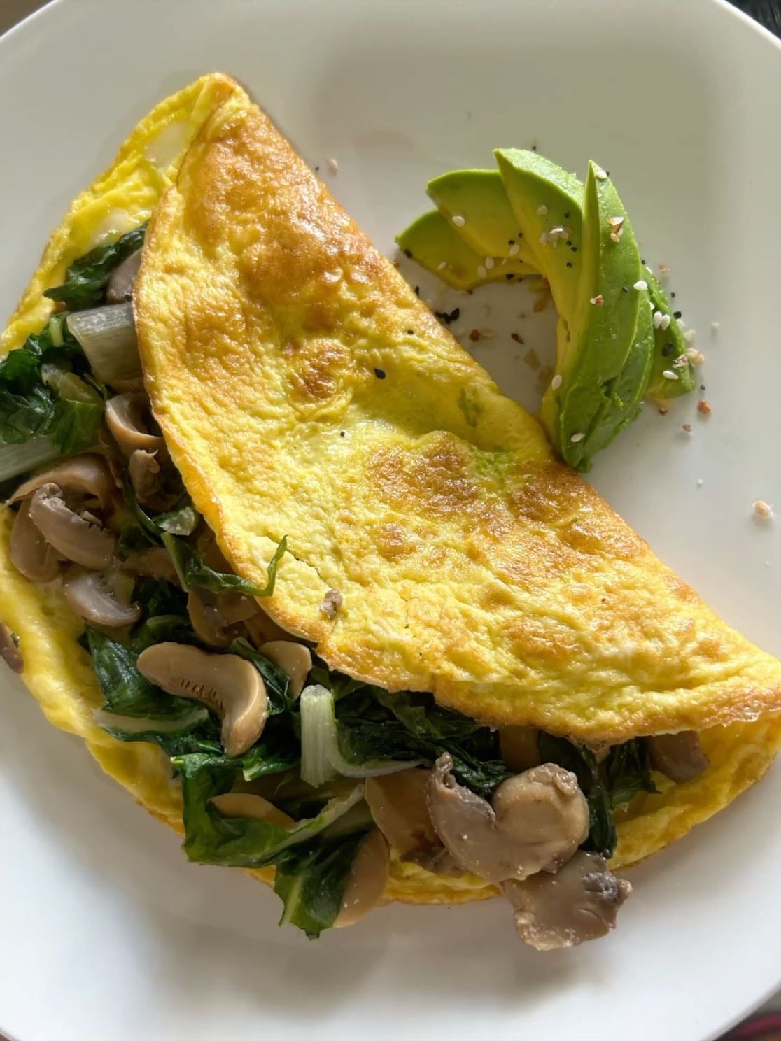 Liviano - Omelette, espinaca, champiñones, palta