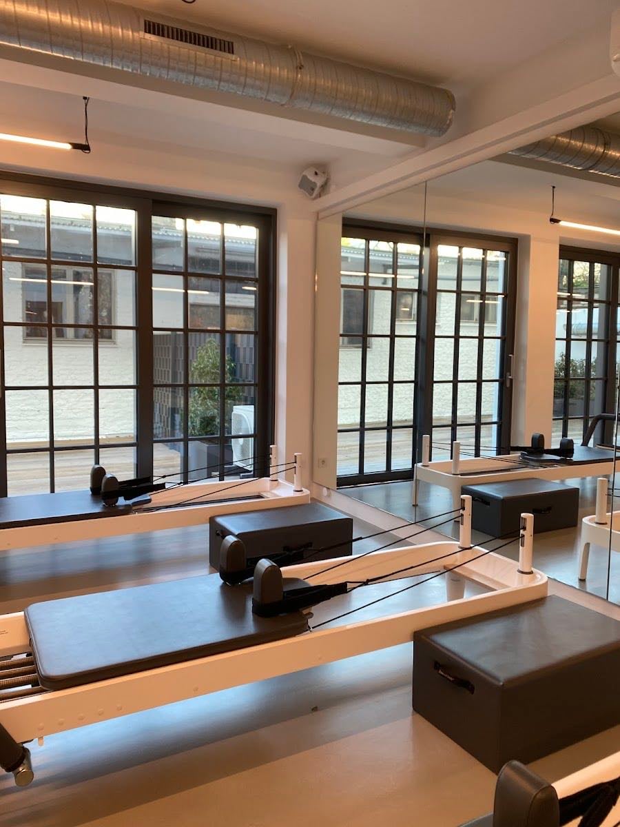 REFORMA Pilates Club - reformer pilates