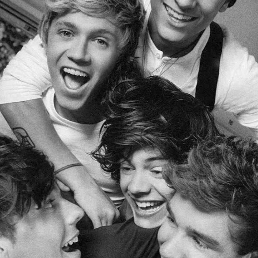 The way Harry and Louis look at each other - IM SUCH A LARRY FAN I LOVE HARRY AND LOUIS THEY’RE SO DUTE JUST LOOK HOW HAPPY THEY LOOK😭😭❤️😍