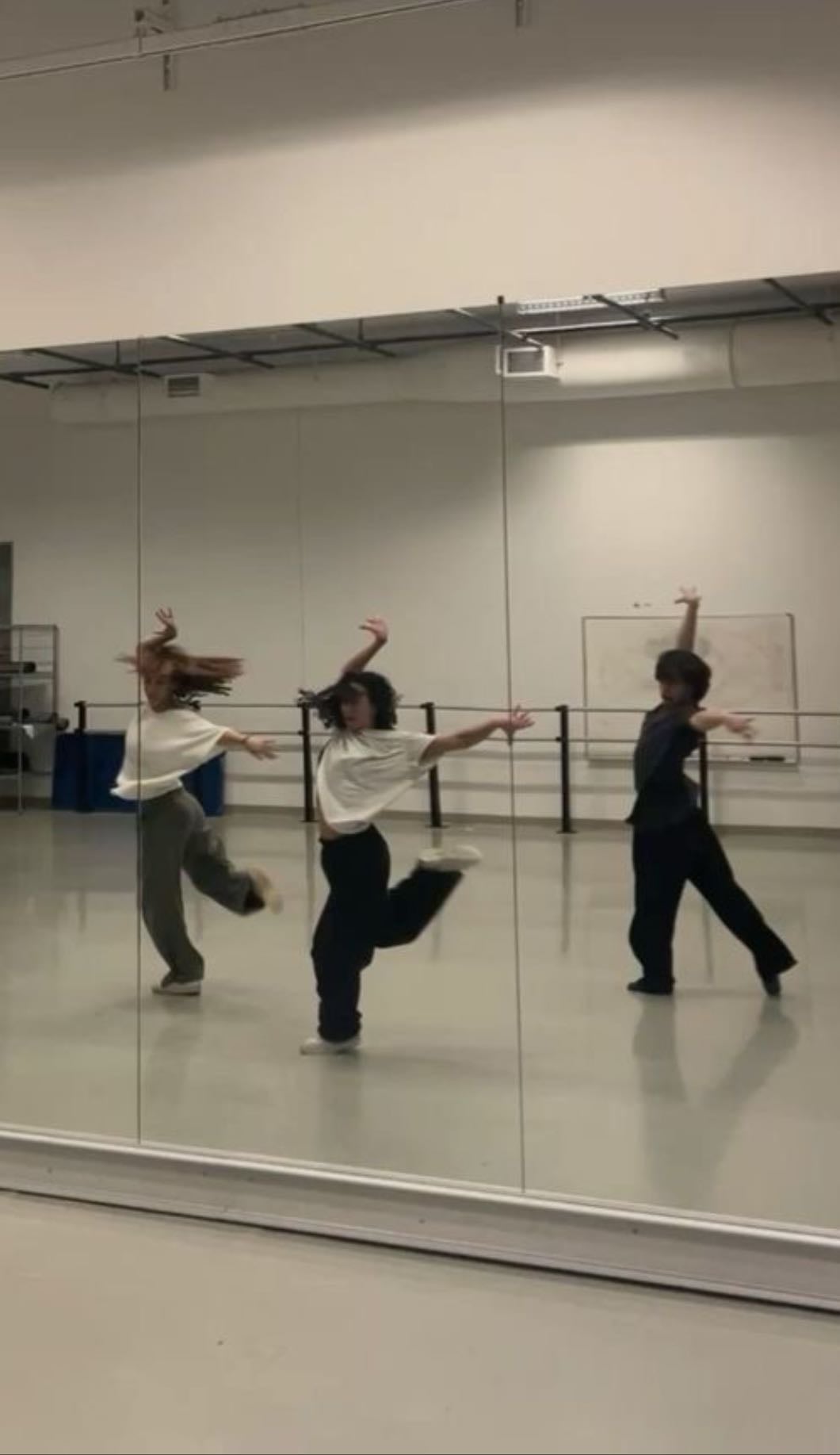 Dança - Para se movimentar com ritmo, expressão e liberdade.
