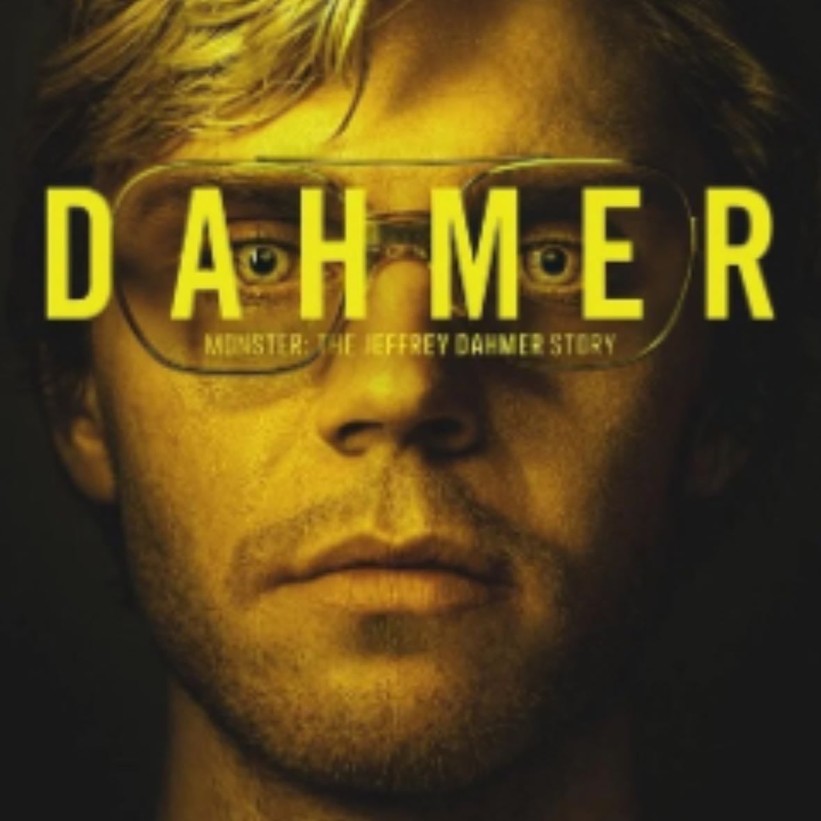 DAHMER - Monster: The Jeffrey Dahmer Story - Ryan Murphy, Ian Brennan · 2022