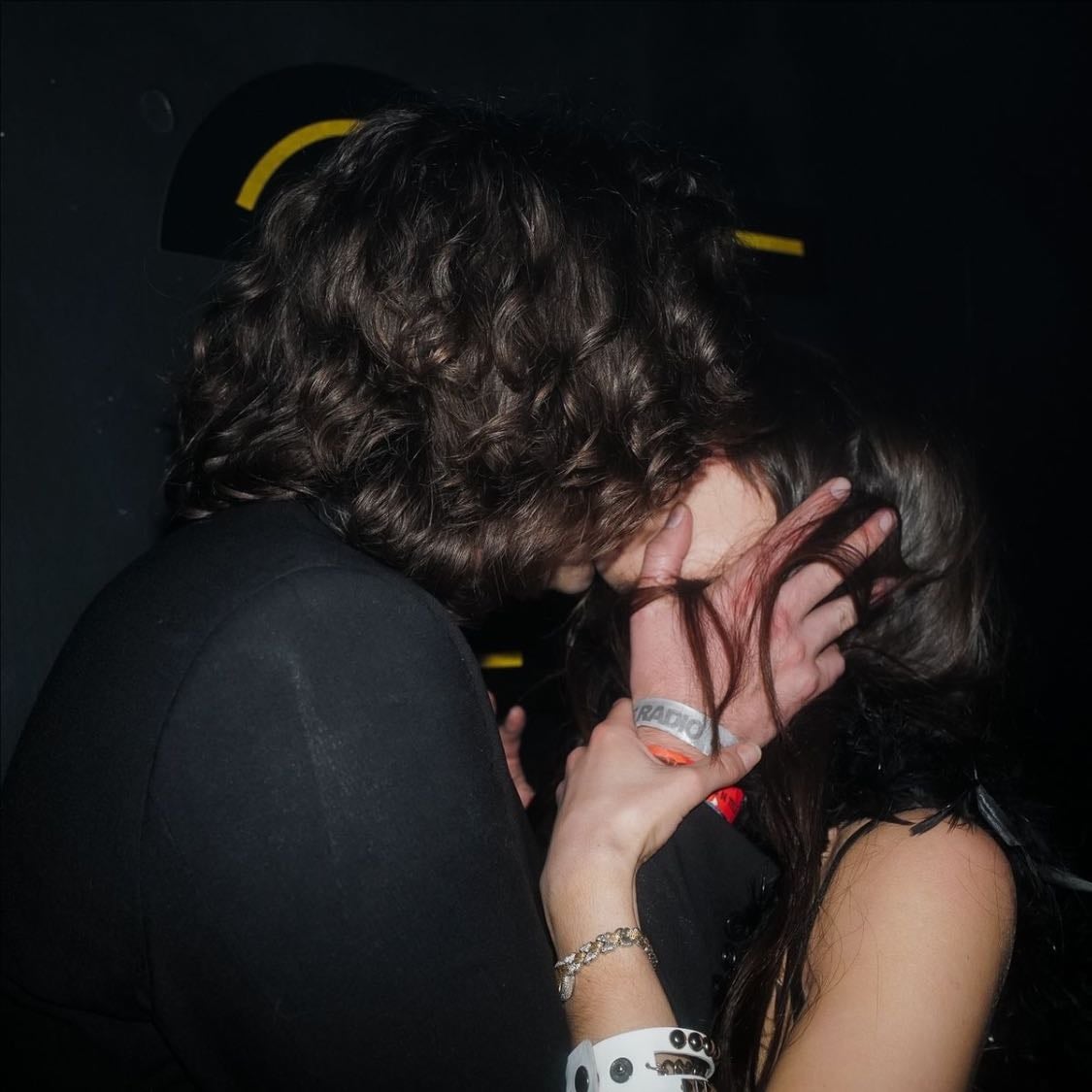 kiss with the hand on my face/neck