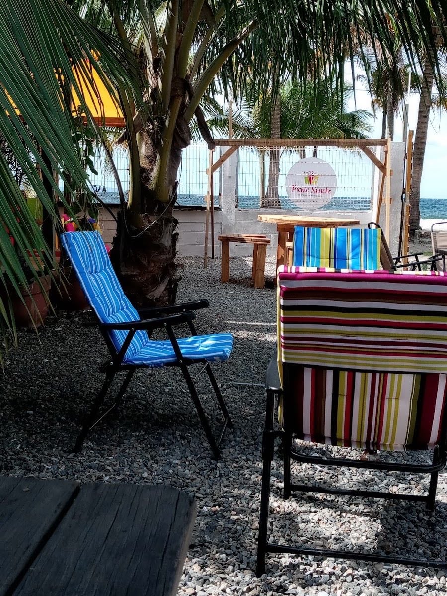 Picnic Snacks - Postres, ubicado frente a la playa
