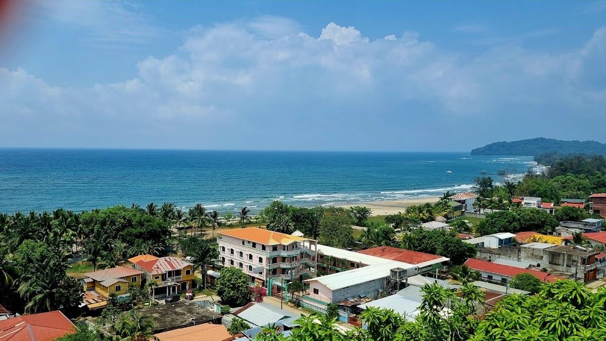 Hotel Maya Vista - Vista de la ciudad de Tela