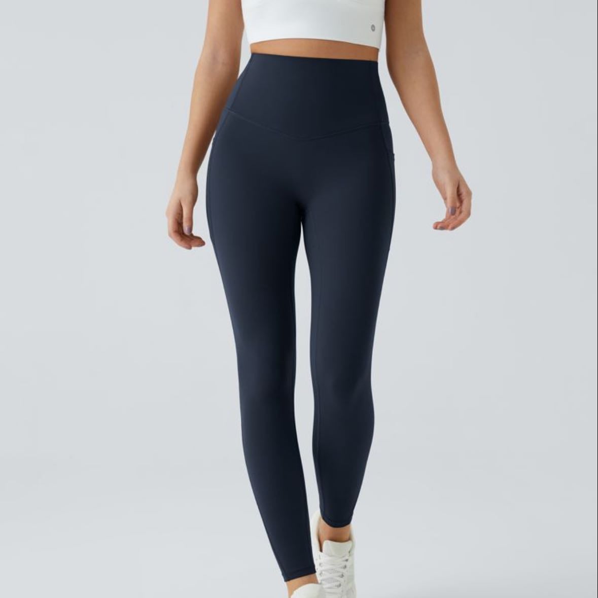 Halara SoCinched UltraSculpt Leggings - Color black.