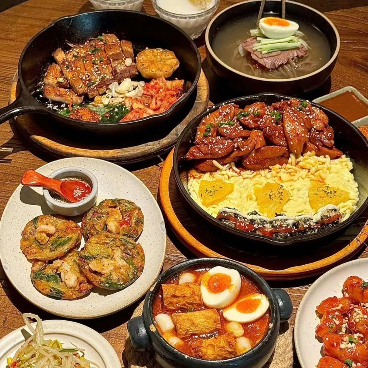 Tour de alguna gastronomía. - Entrada, comida, bebida y postre del mismo país.