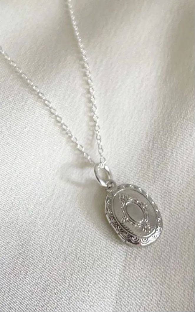 staple necklace/locket