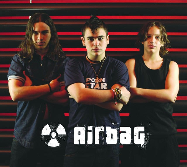 Solo aquí - Song · Airbag