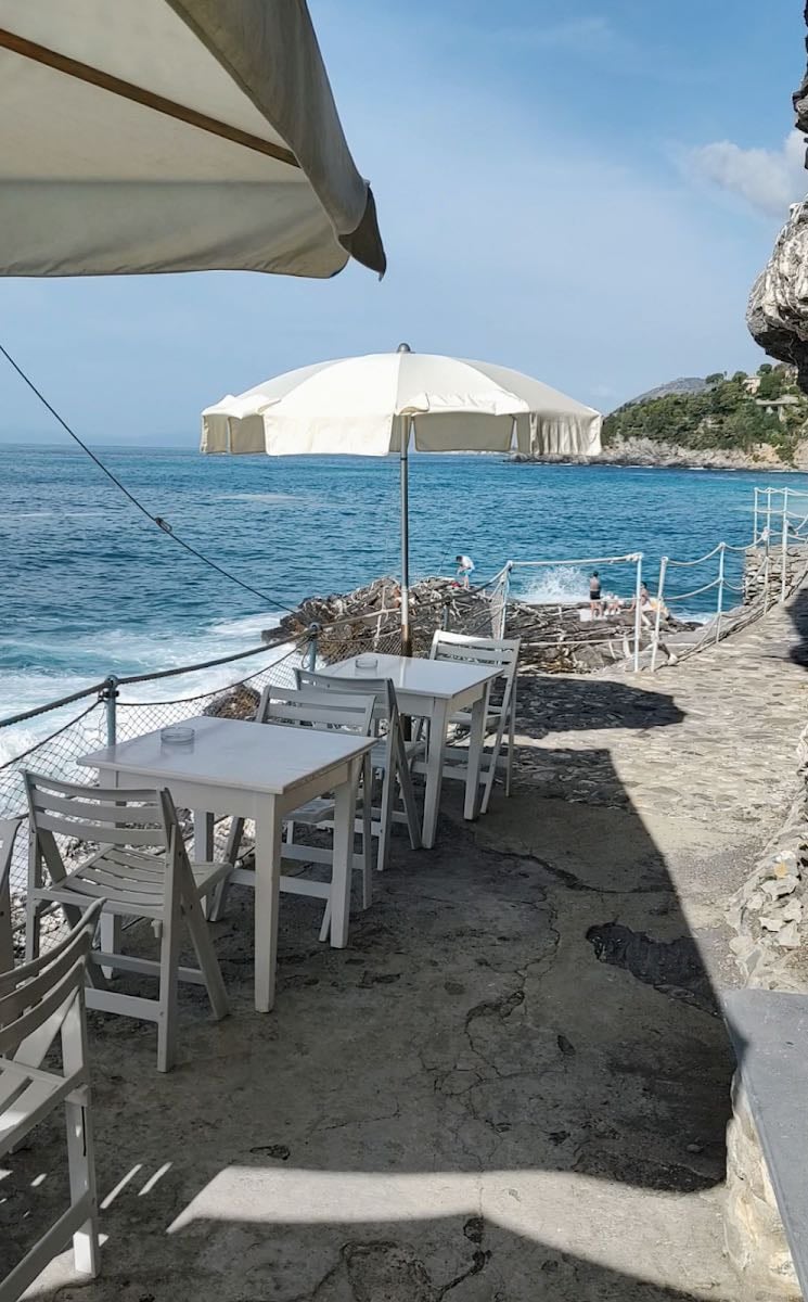 Bagni Sillo - Outside Genova - on the beach with amazing view and food