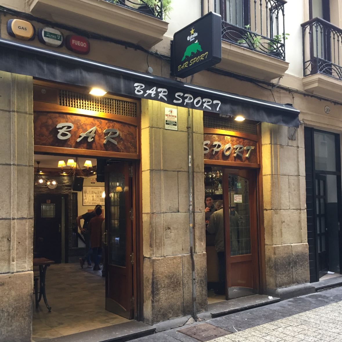 Bar Sport - Must try: fois gras a la plancha, Solomillo con fois gras, Crema de Erizo (sea urchin soup)