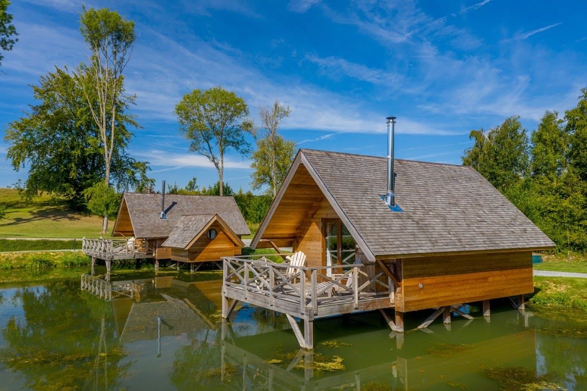 Aqualodge, Hôtel Insolite