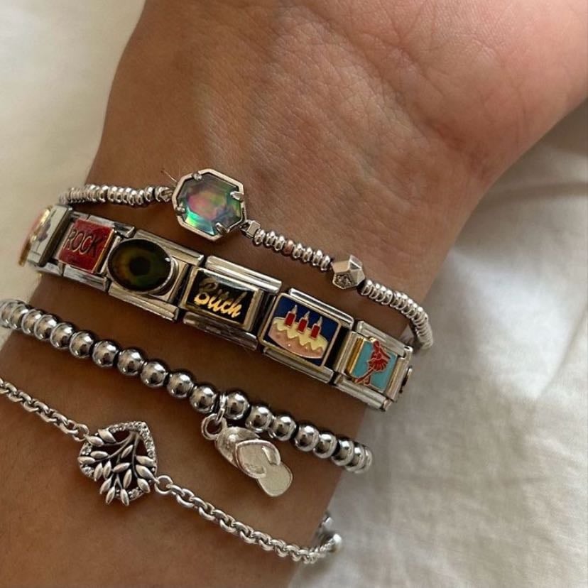 Pulseras delgadas - Traer varias en una mano se ven 😍!