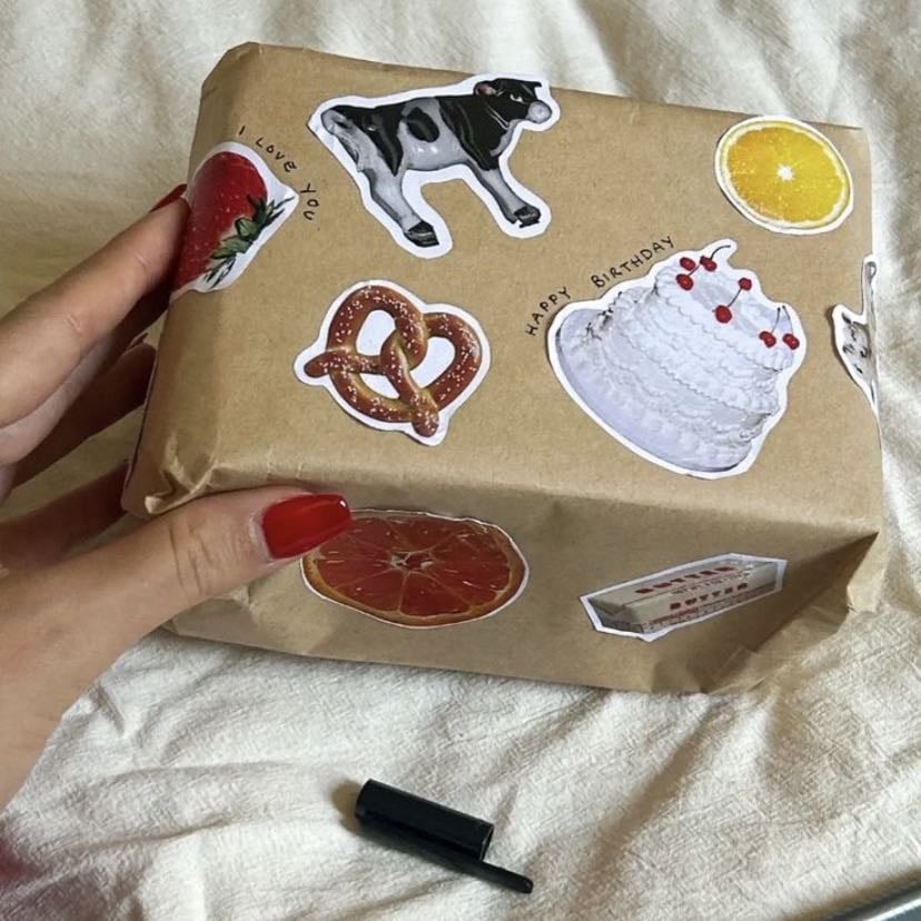 Papel craft con stickers - Cómo envolver regalosss