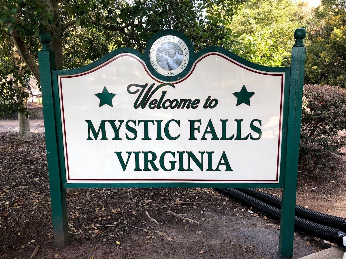 Vampire Stalkers Mystic Falls Tours/Storefront