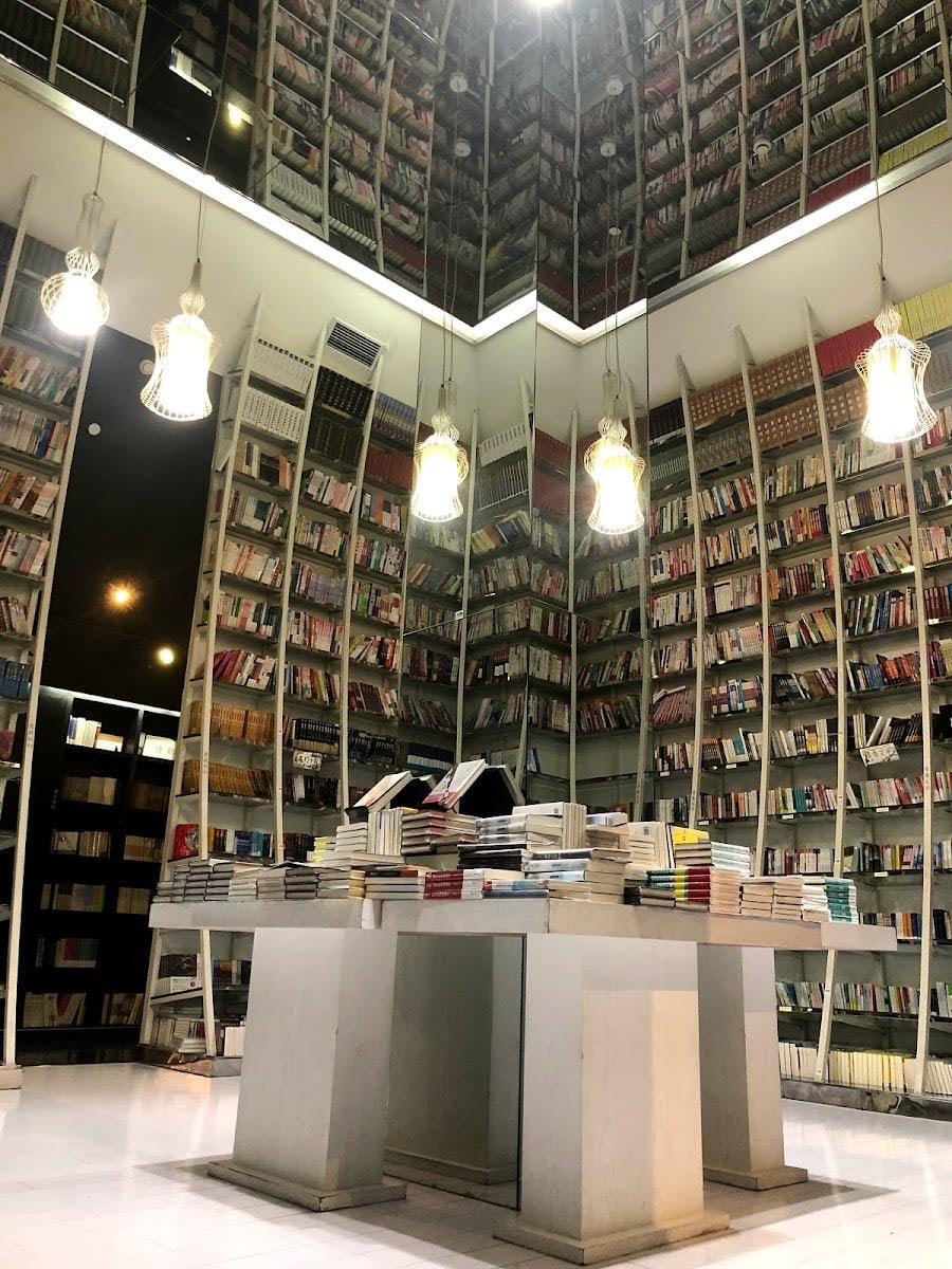 Zhongshu Bookstore - 📍China