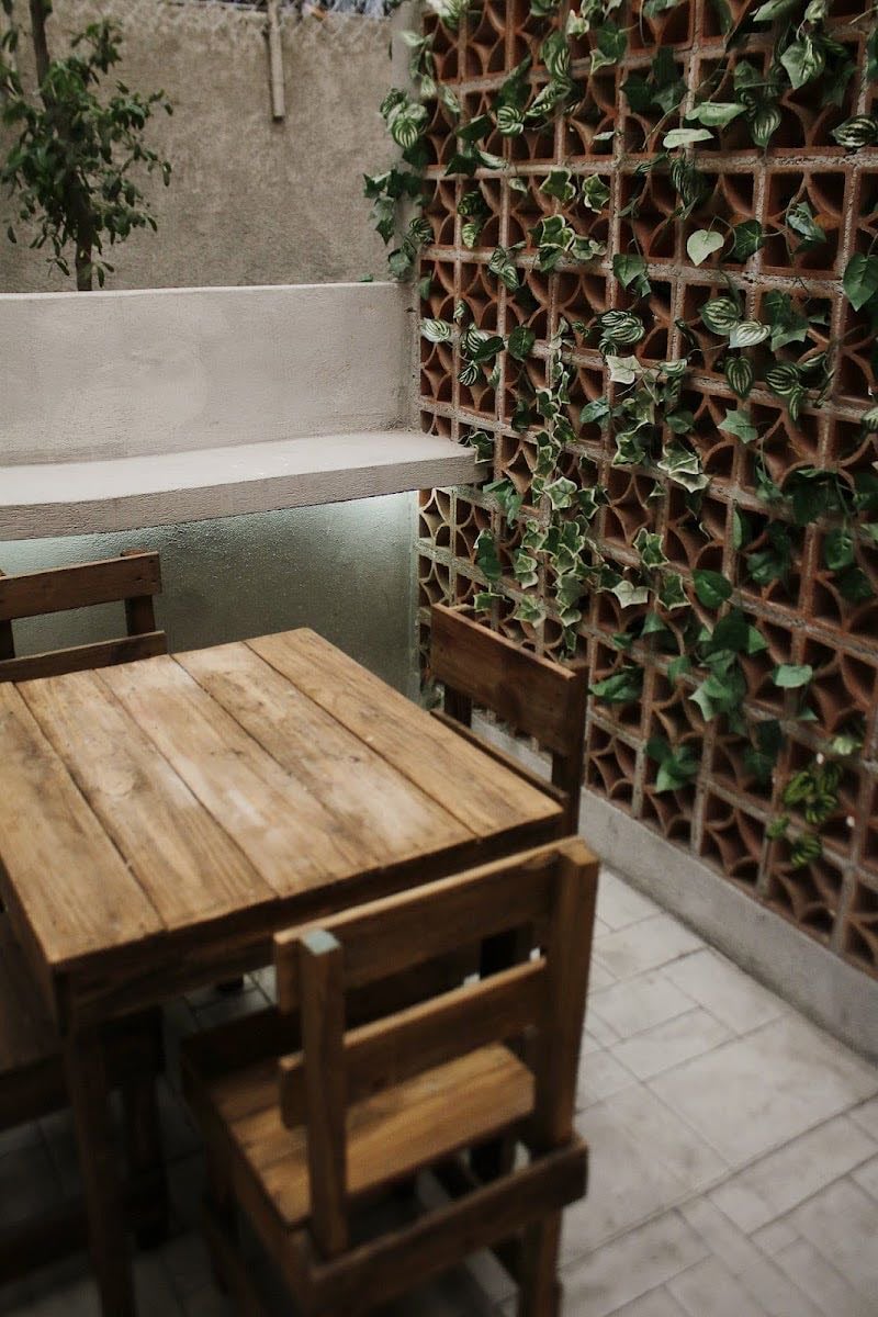 MALA HIERBA - Café y pintura