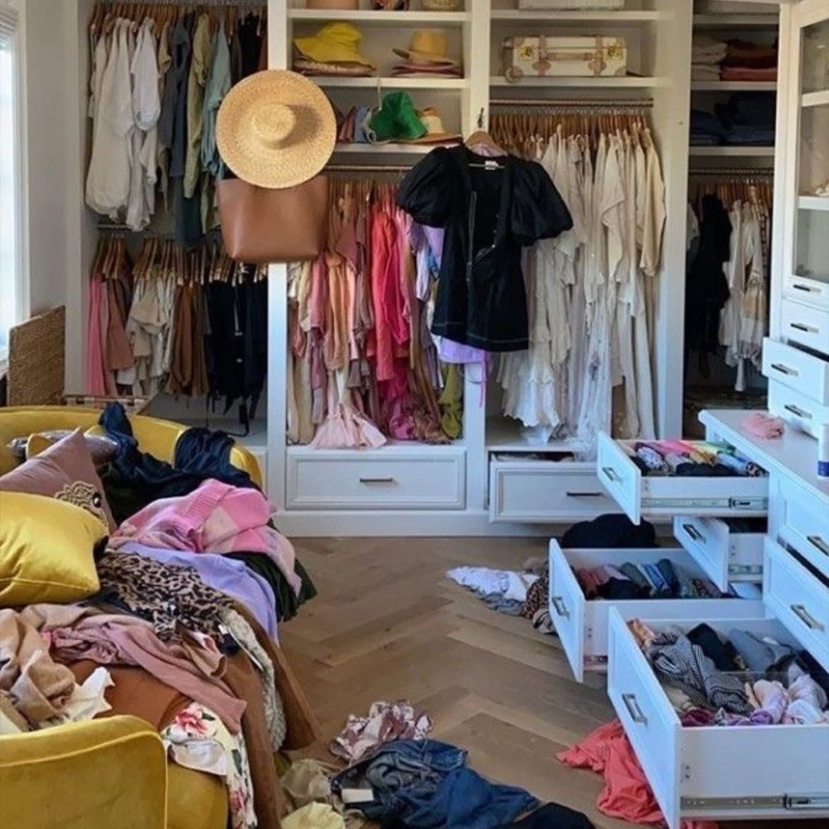 Clean your space (put things away, & remove rubbish). - Limpieza, ordenar y/o clasificar