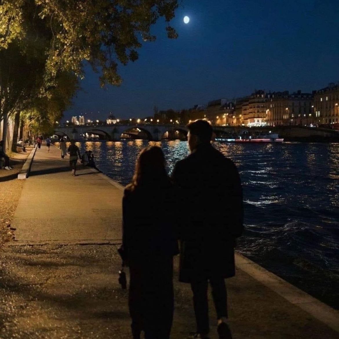 Go out for a walk(during the night) - Salir a caminar (por las noches)