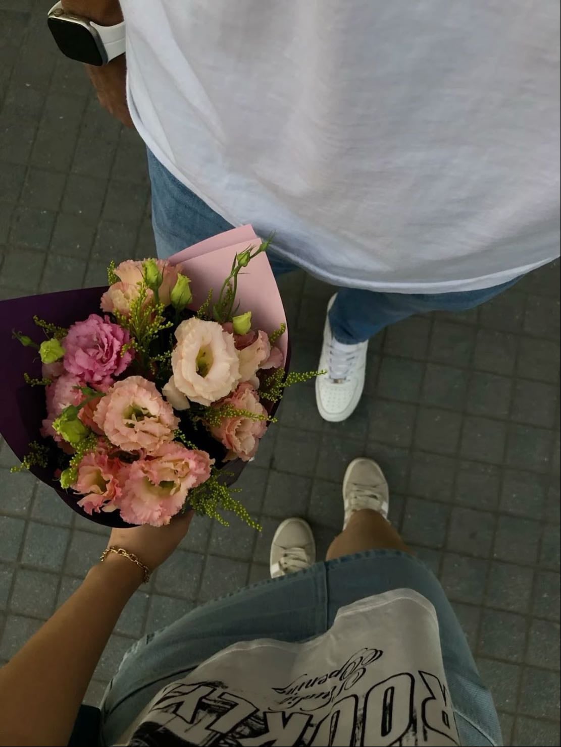 To receive flowers without a reason - Recibir flores solo porque sí