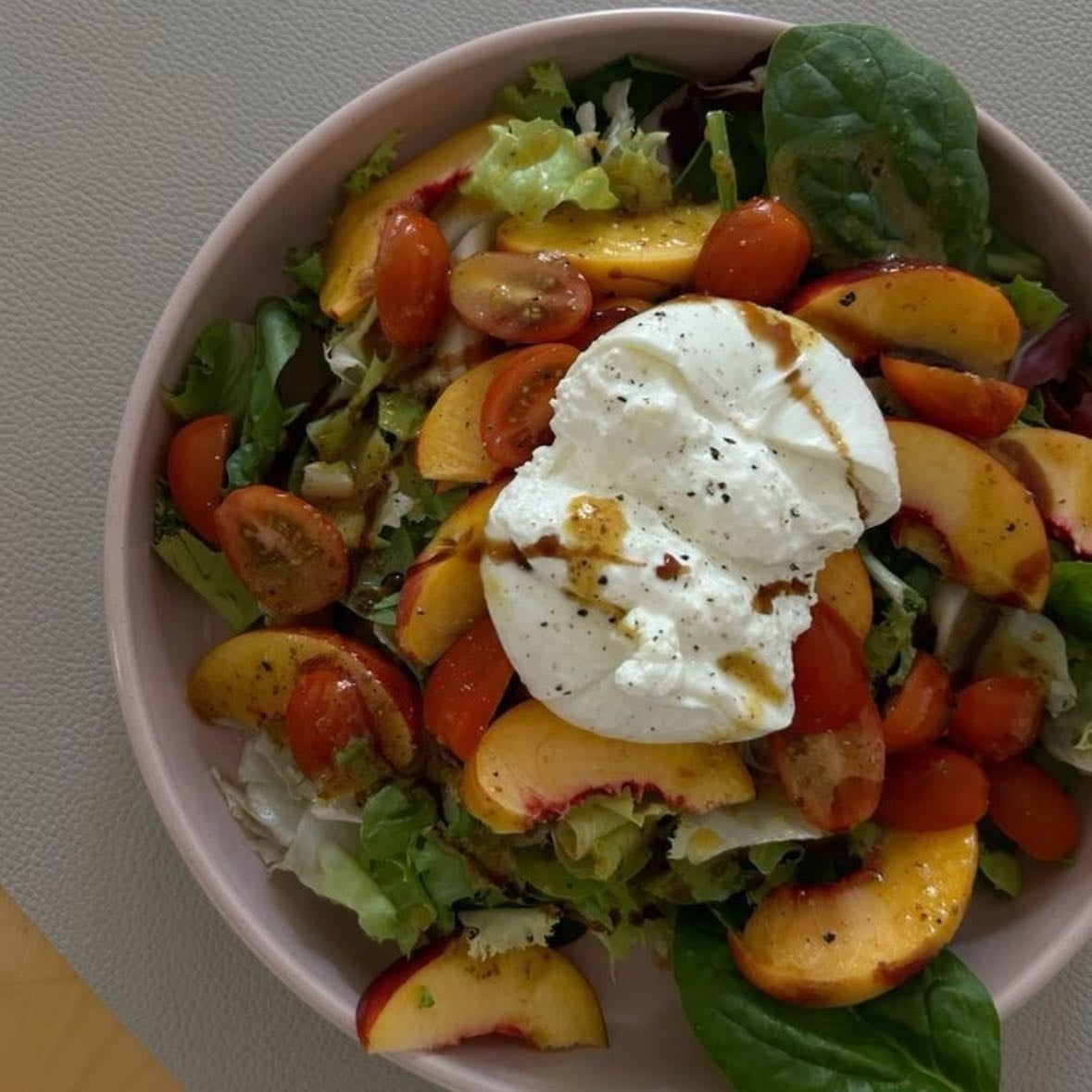 Salade - Pêche - Burrata