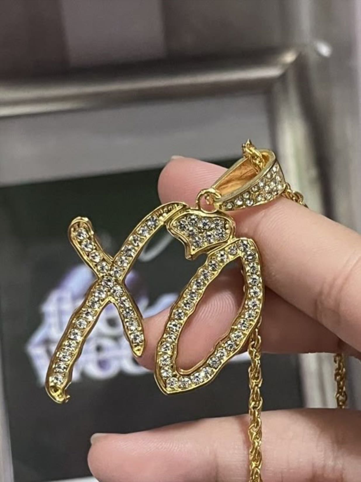 xo necklace