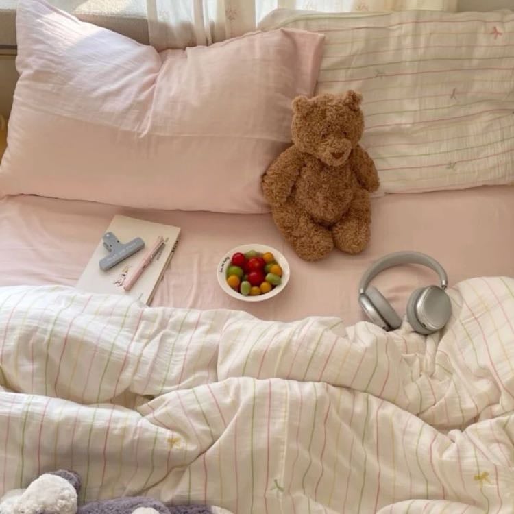 Do your bed - 8:00am - 8:05 am