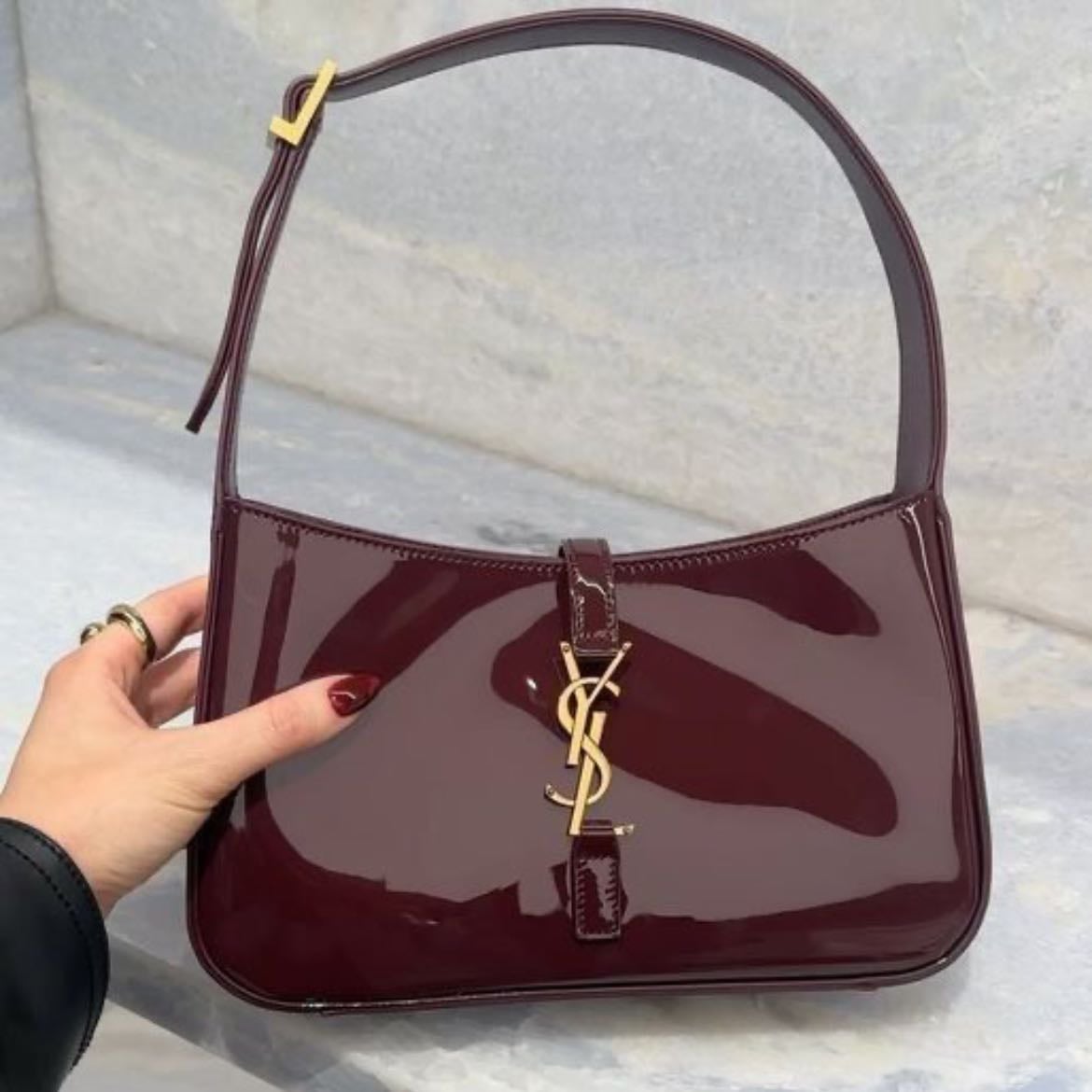 Saint Laurent - Le 5 a 7