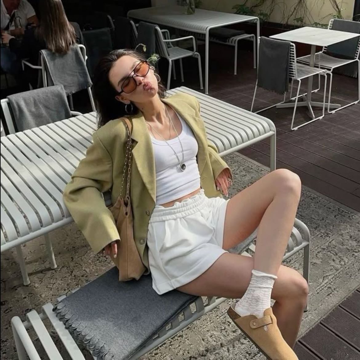oversize blazer - con shorts y tank top