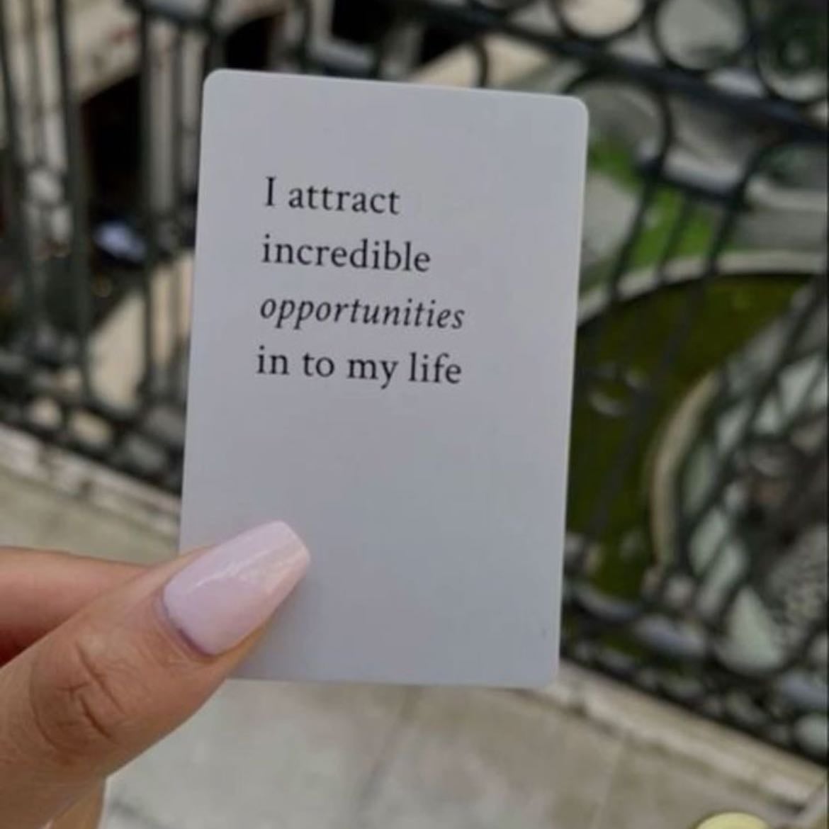 Afirmaciones diarias - Utiliza frases que puedas recordar y repetir todos los días. Tenlas en tu teléfono o pegadas en tu cuarto