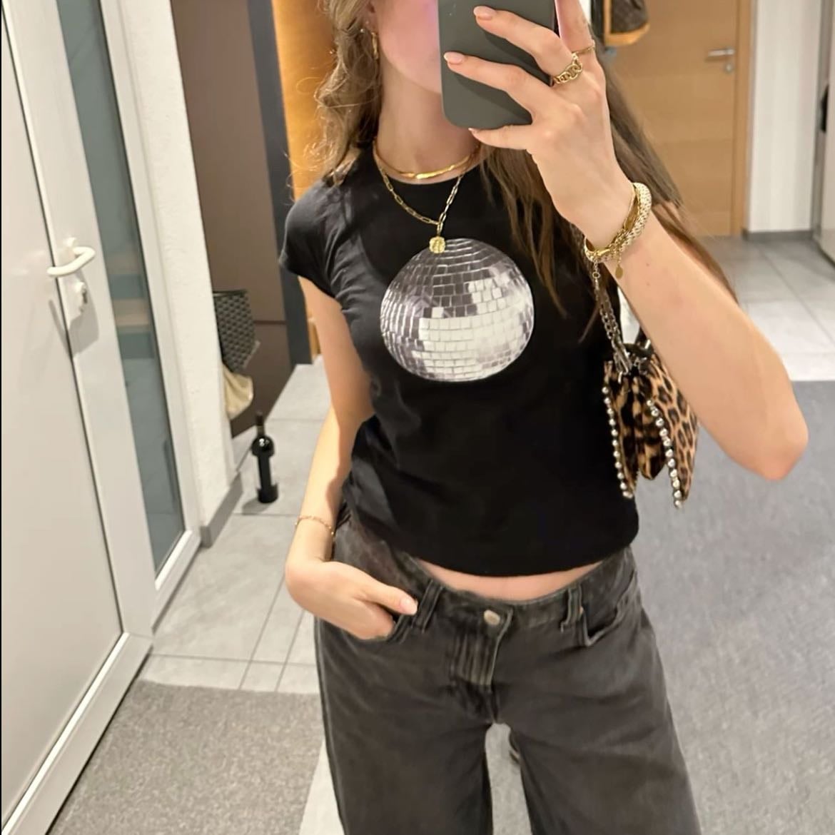all black - si tu playera es negra, haz un full look en negro
