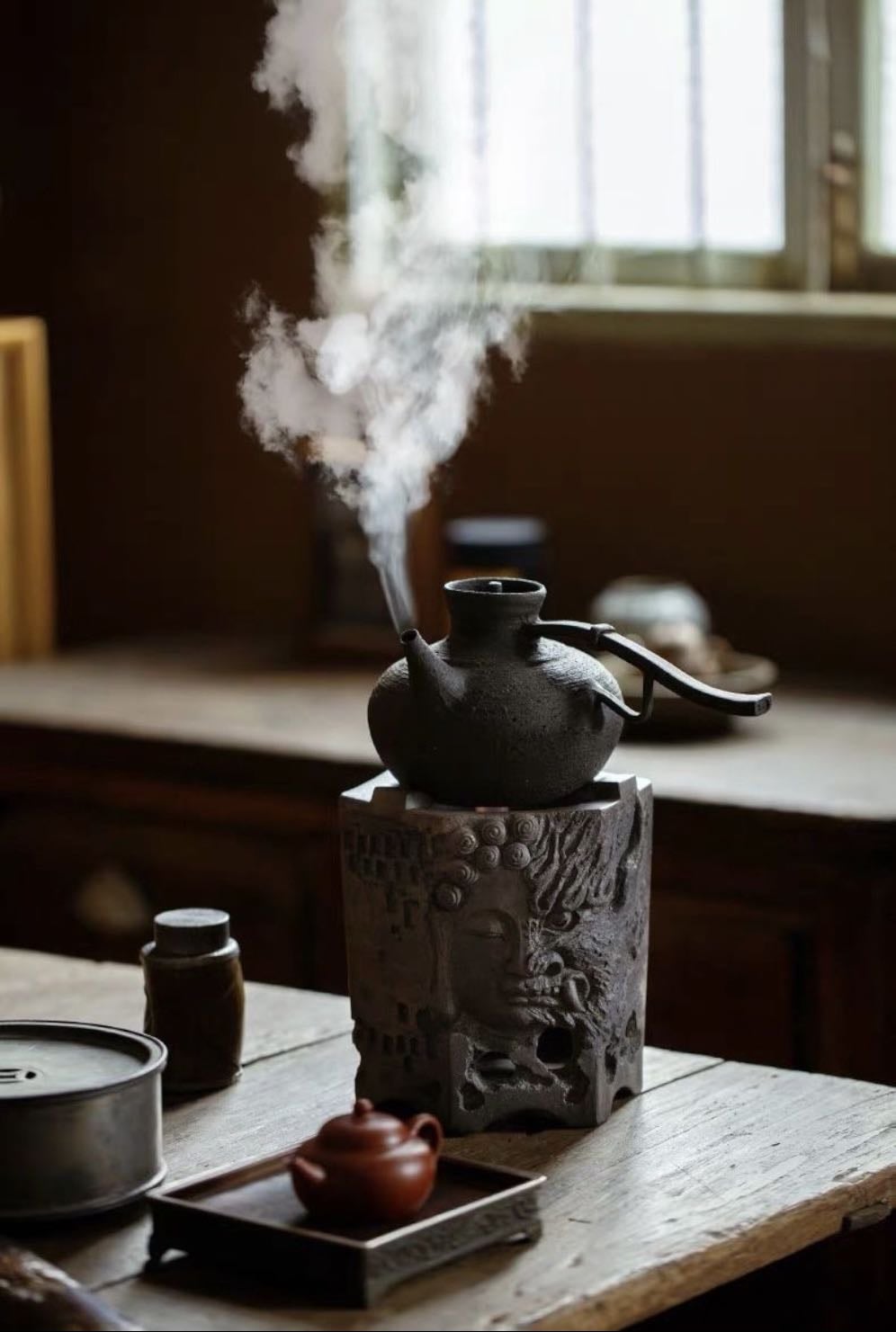 Jarra de agua caliente - Recipiente para tener el agua caliente lista durante toda la ceremonia, manteniendo la temperatura ideal según el tipo de té.