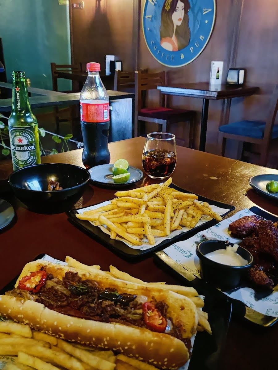 Artemisa Coffee & Pub
