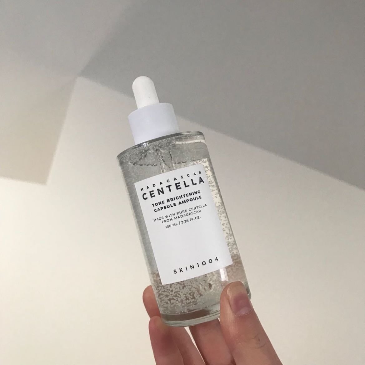 Skin1004 Madagascar Centella Tone Brightening Capsule Ampoule (blanco)