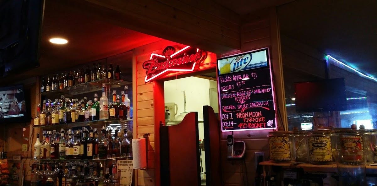 Full Draw Bar & Grill