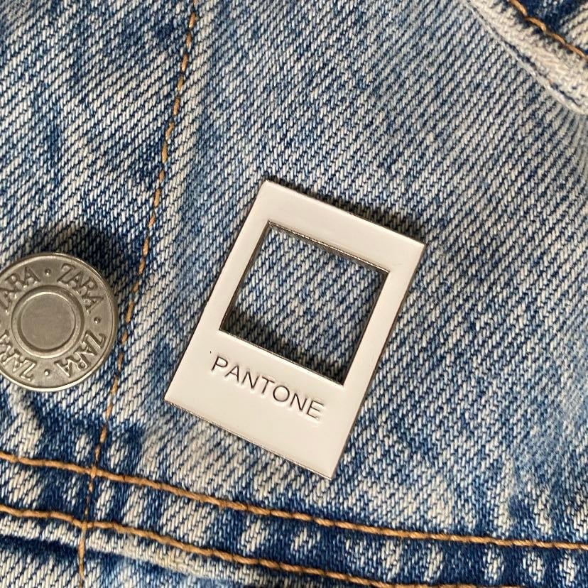 pantone frame - este pin soy yo, yo soy este pin 🌌