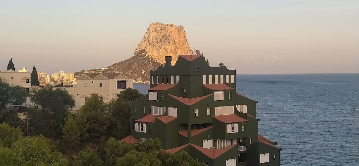 Muralla Roja Comunidad de Propietarios