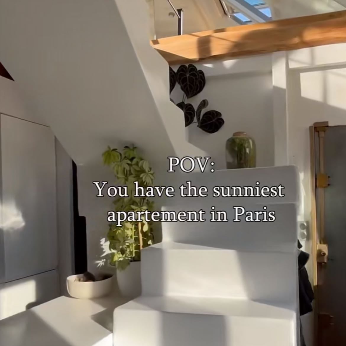 Sunny apartment tour Paris - Make Your Day