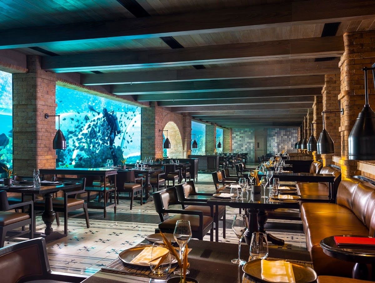 Koral: Baliโs First Aquarium Restaurant