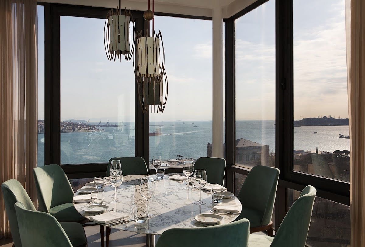 Vogue Restaurant & Bar