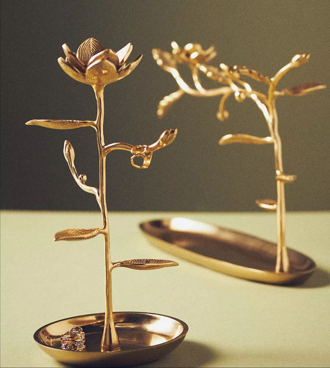 jewelry stand