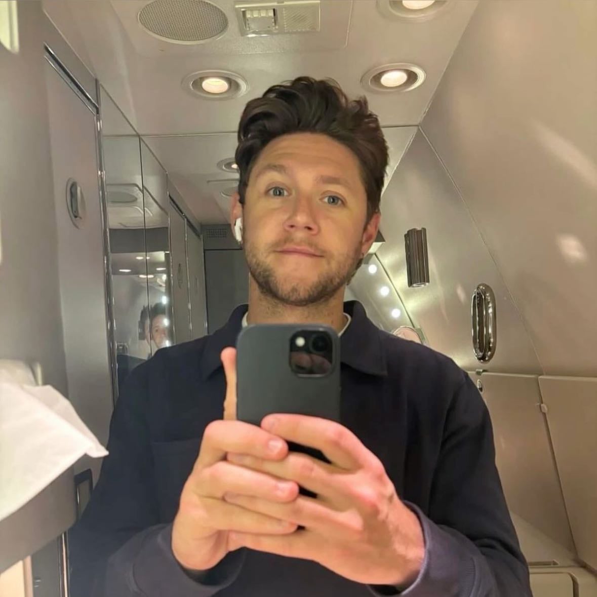 happy Niall ! - Happy Niall makes me laugh he is so funny and his music makes me smile all the time π