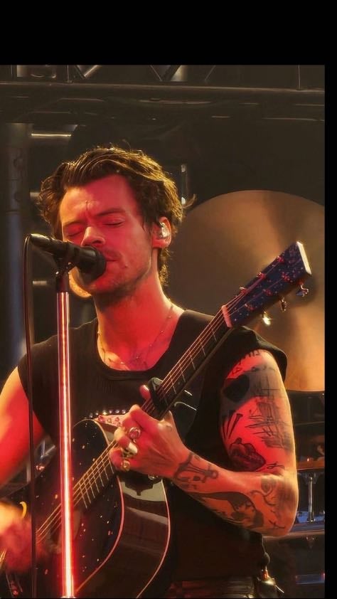 singer harry - tatted up 🙇♀️🙇♀️